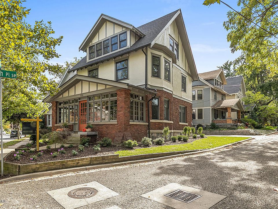 656 Lake Dr Se Grand Rapids Mi 49503 Zillow