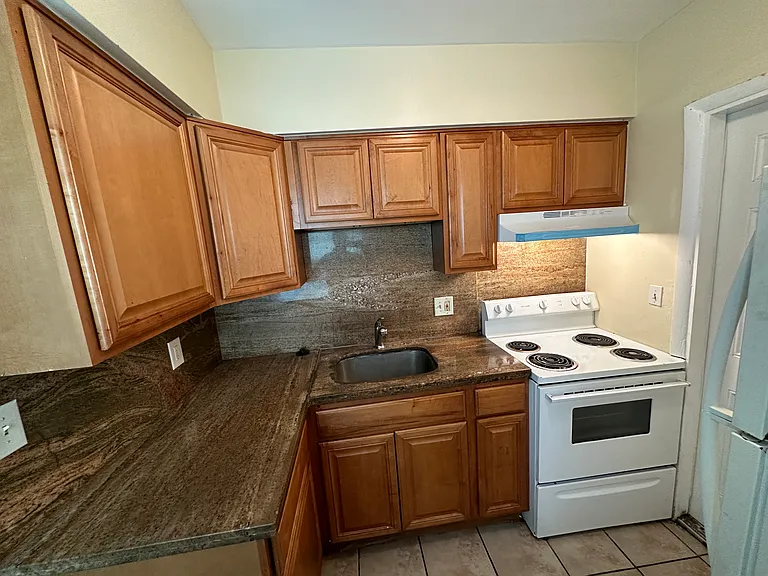 148 NW 40th St #1 — Photo 13