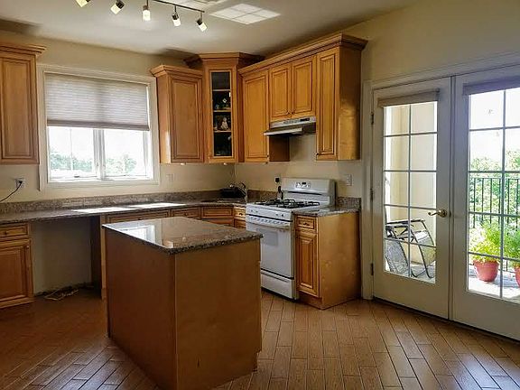 4th image of 196 Bates Dr