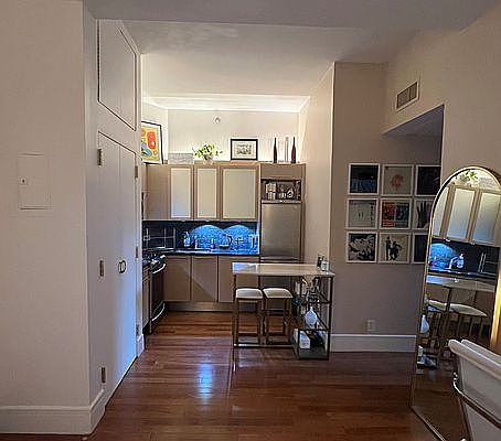 3rd image of 120 Greenwich St APT 4H