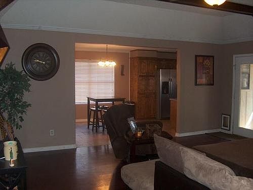 4th image of 818 Hawkins Ave