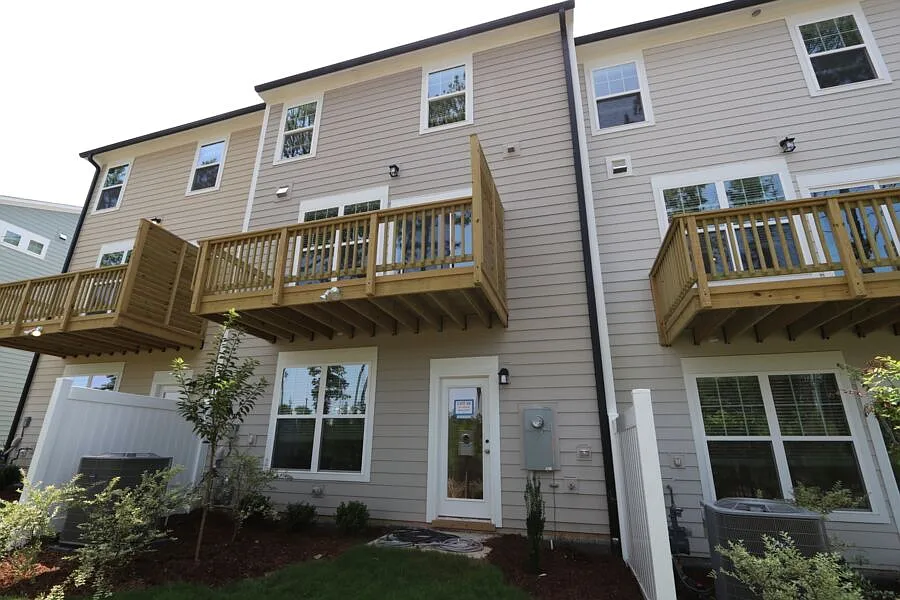 4 bed, 3.5 bath, 2227 sqft, $2,750 — Photo 2