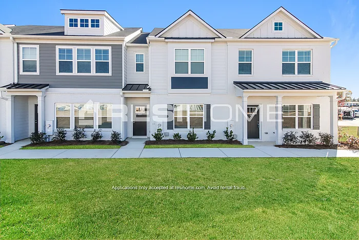 3 bed, 2.5 bath, 1552 sqft, $1,749 — Photo 1