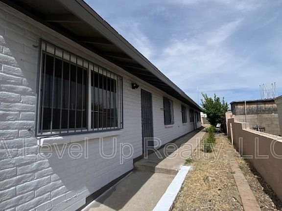 2nd image of 1027 S Santa Rita Ave