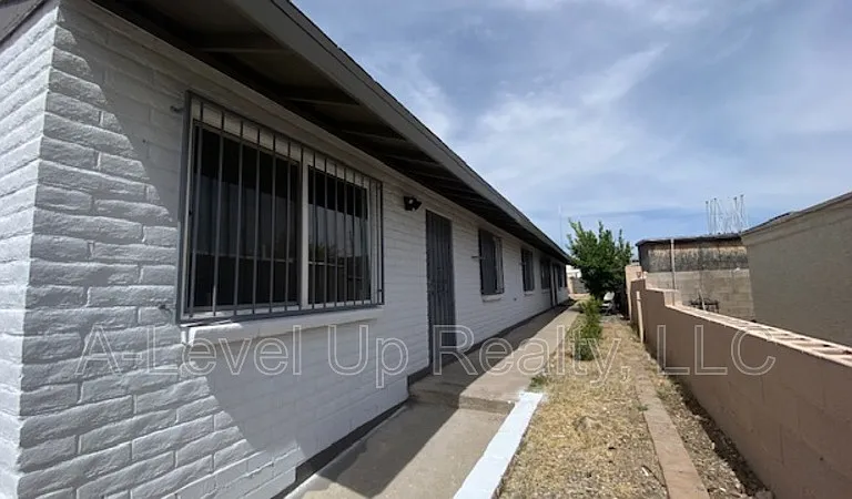 1027 S Santa Rita Ave #1 — Photo 2