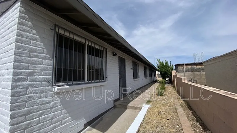 1027 S Santa Rita Ave #1