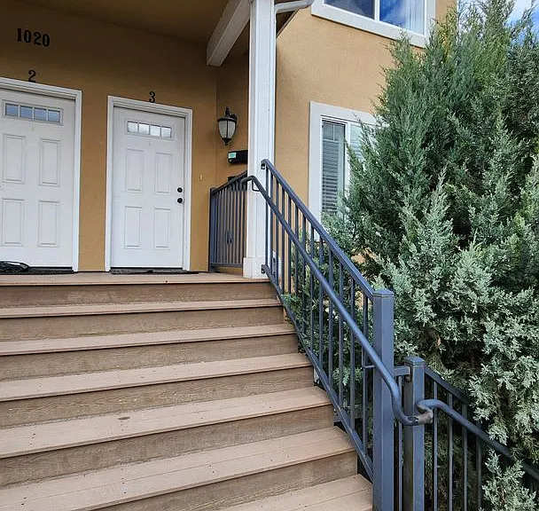 1020 Mount Ave #3 — Photo 2