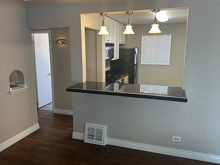 2601 S Lincoln St — Photo 3