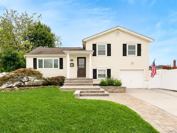296 Walker Street, Massapequa Park, NY 11762