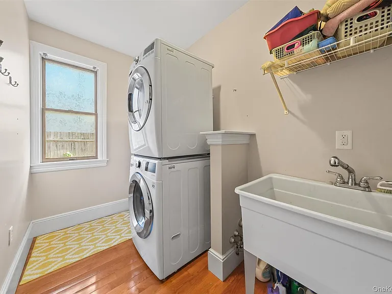 86 West St — Photo 11