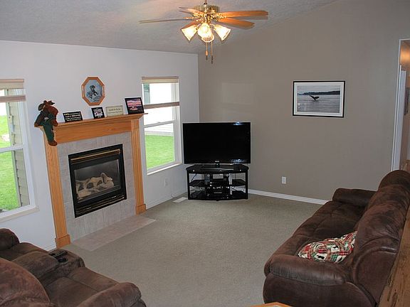 Upstairs Living Room 