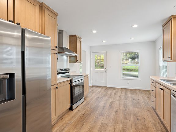 3rd image of 32805 1st Ave