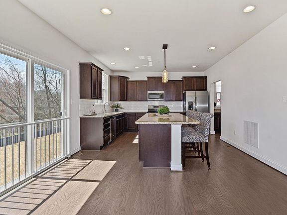3rd image of 9615 Patuxent Overlook Dr