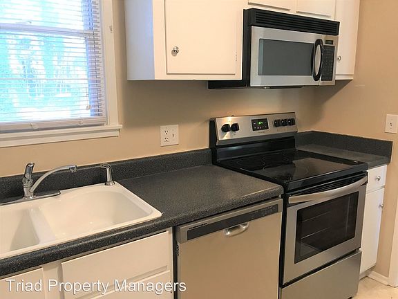 4th image of 2510 Netherwood Dr