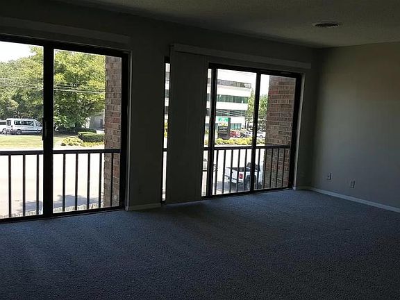 3rd image of 6573 Poplar Ave APT 2