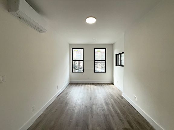 5th image of 900 Rogers Ave #2R