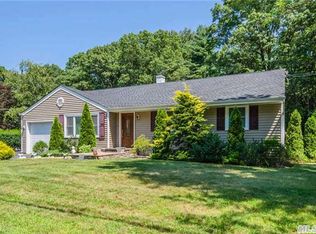 16 Meadowfield Ln, Glen Cove, NY 11542
