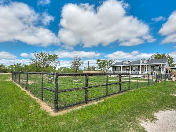 3rd image of 12381 Pecan Ln