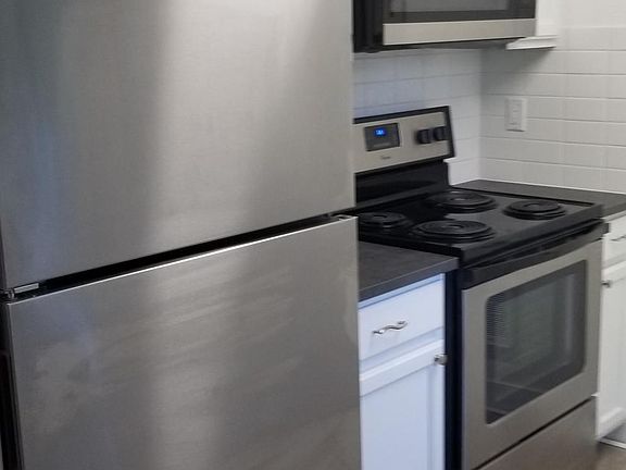 4th image of 717 NW Pacific Hwy APT B