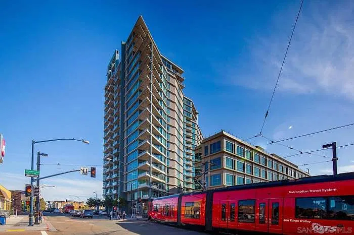 1 bed, 731 sqft, $2,850 — Photo 2