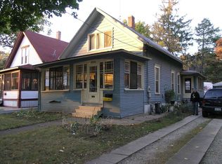 364 Dwight St, Elgin, IL 60120