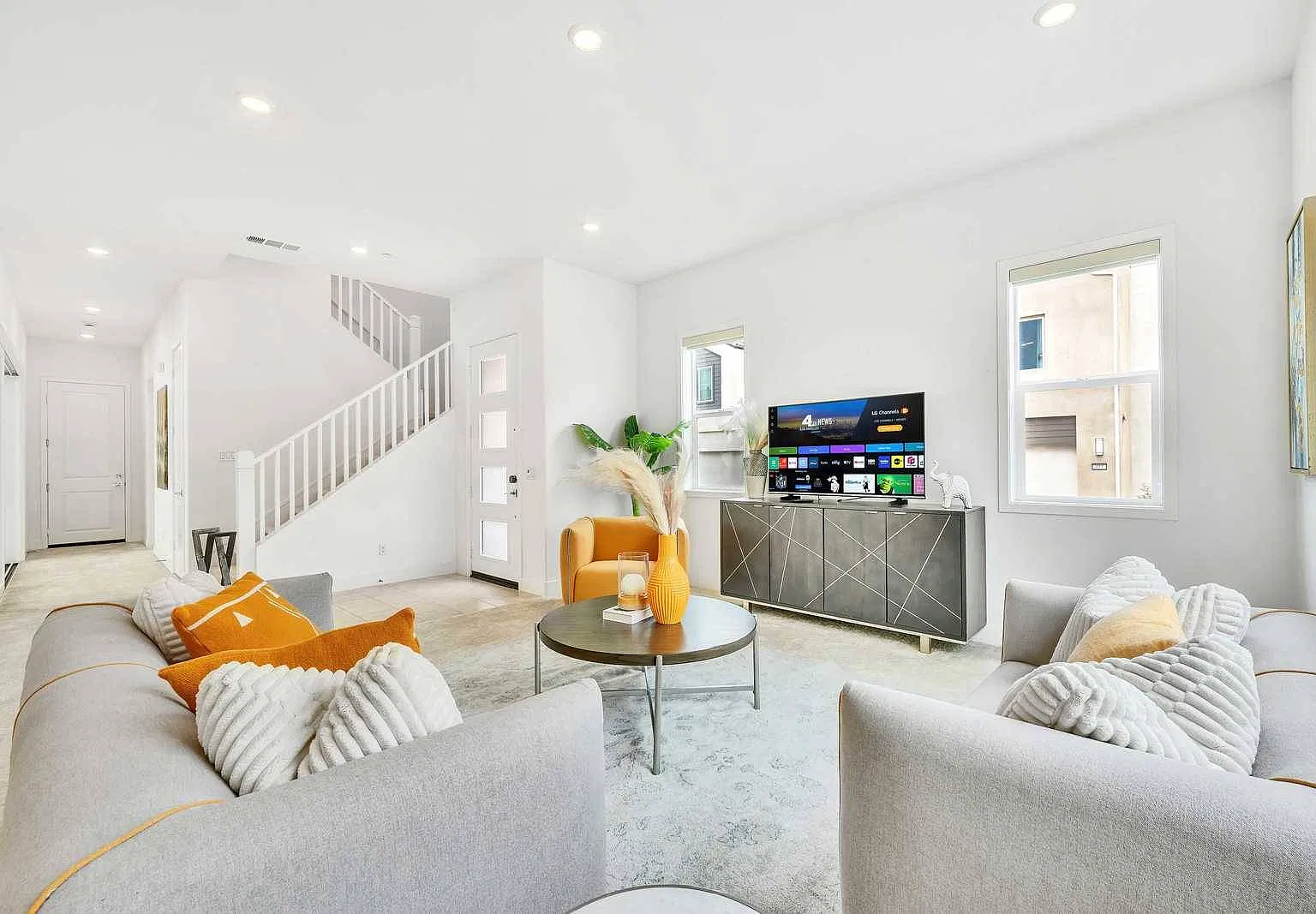 4 bed, 4.5 bath, 3203 sqft, $9,000 — Photo 1