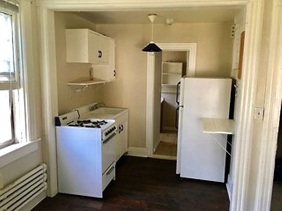 4th image of 111 S Lake Ave APT 5