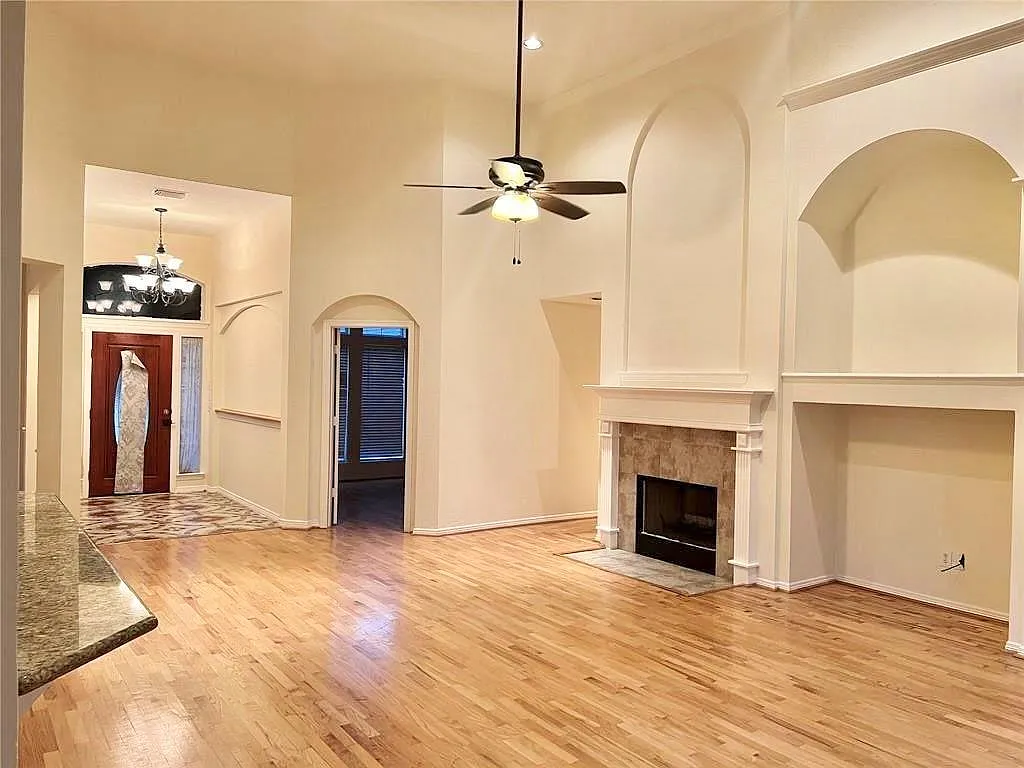 3 bed, 2.0 bath, 2157 sqft, $2,200 — Photo 3