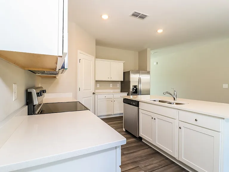 515 Knightsbridge Ln — Photo 8