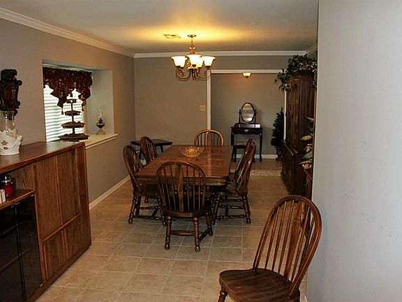 3rd image of 13926 Duncannon Dr