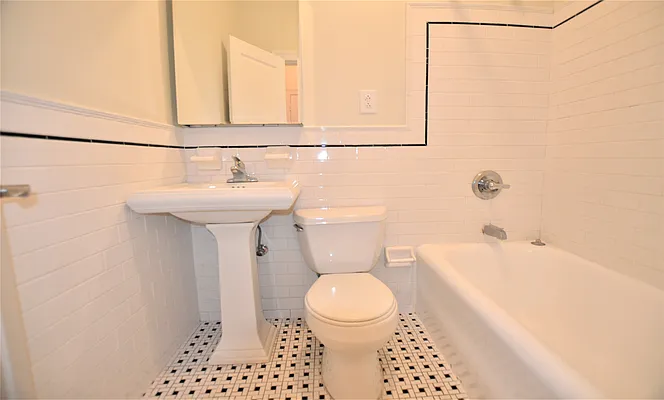 Rented by Manhattan Realty Group | media 13