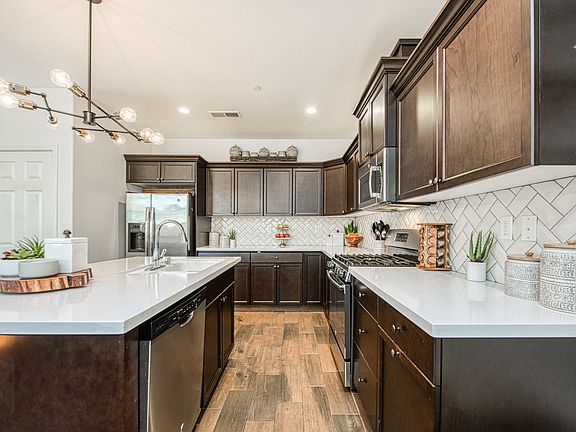Gourmet kitchen