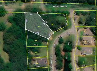 207 Oakmont Woods Cir, Jackson, TN 38305