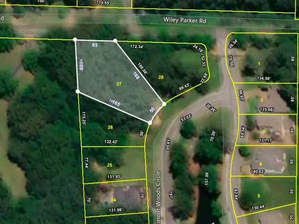 207 Oakmont Woods Cir, Jackson, TN 38305