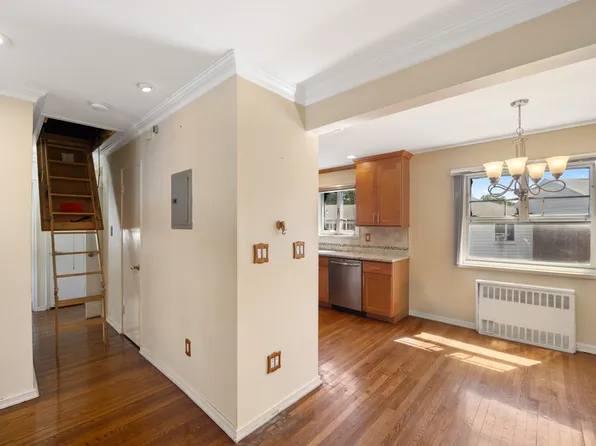 227-16 Hillside Avenue image 11 of 23