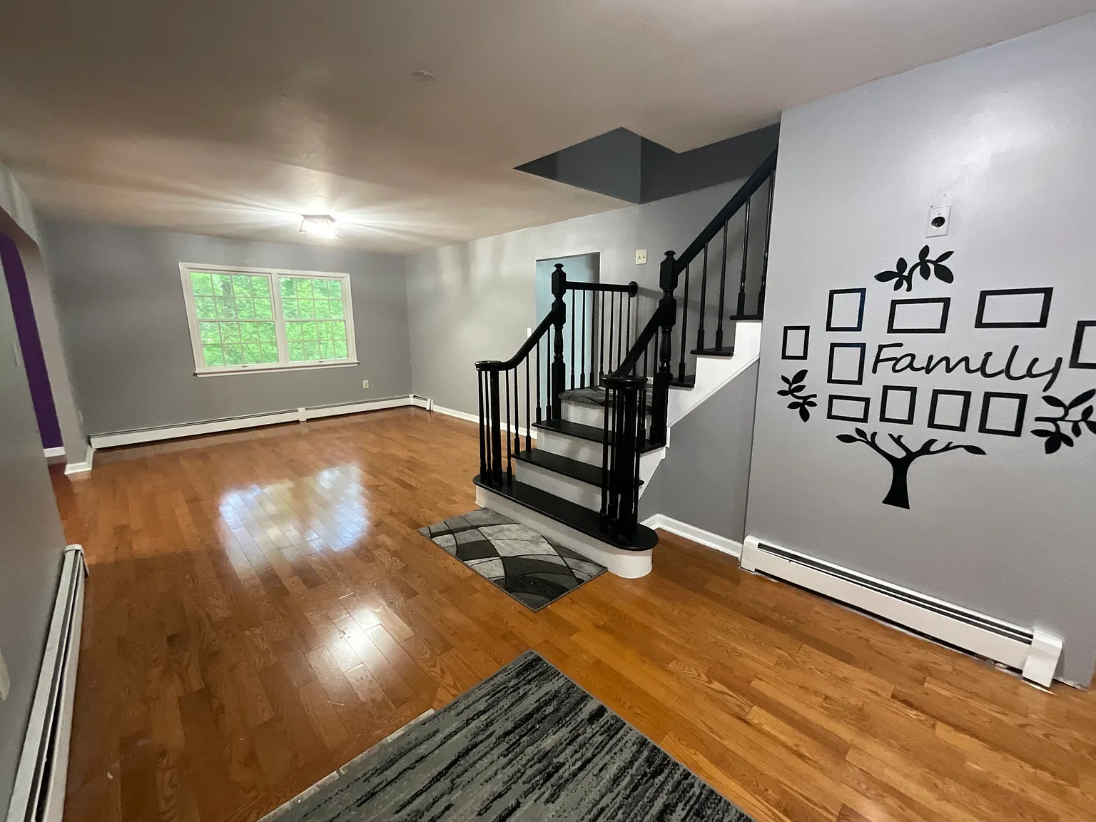 5 bed, 2.5 bath, 2814 sqft, $4,500 — Photo 3