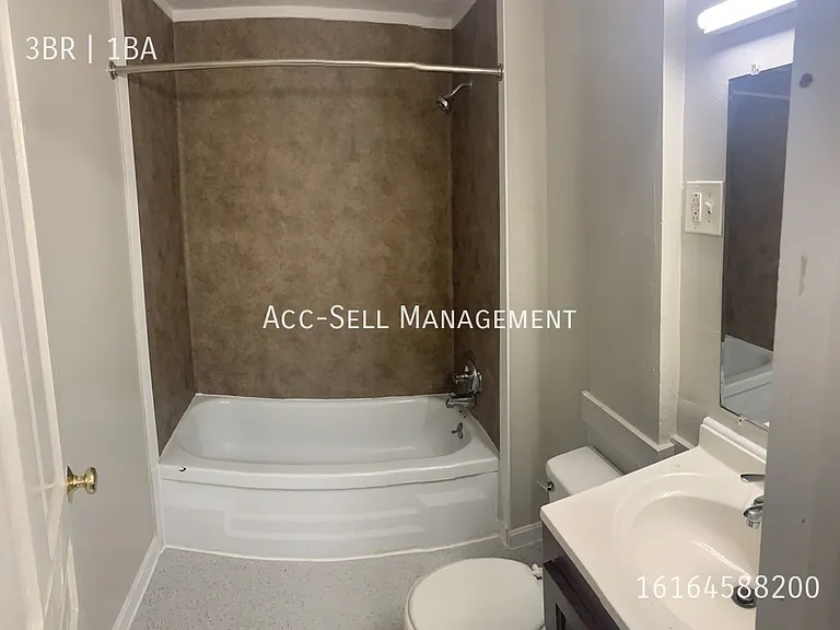 806 Douglas St NW #2 — Photo 3
