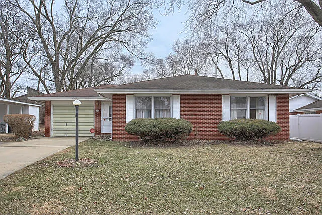 1818 Larch Pl photo 1