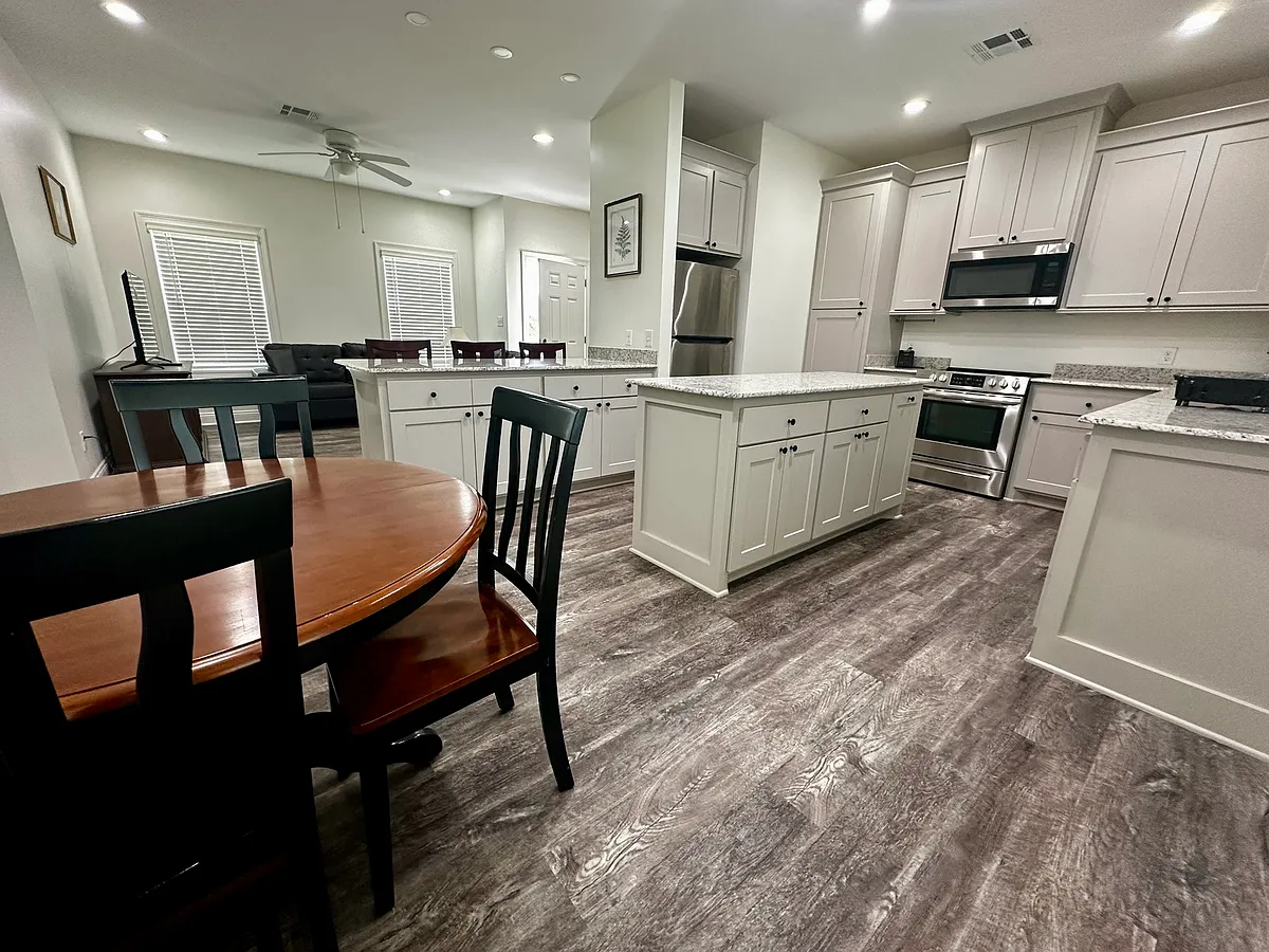 Building Photo - 2310 Timberlane Dr