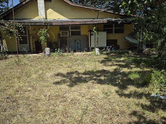 2nd image of 1433 Rolling Hills Road