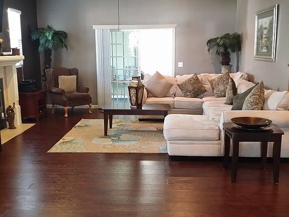 3rd image of 1424 W Workman Ave