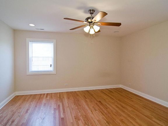 4th image of 3311 N Hamlin Ave #2
