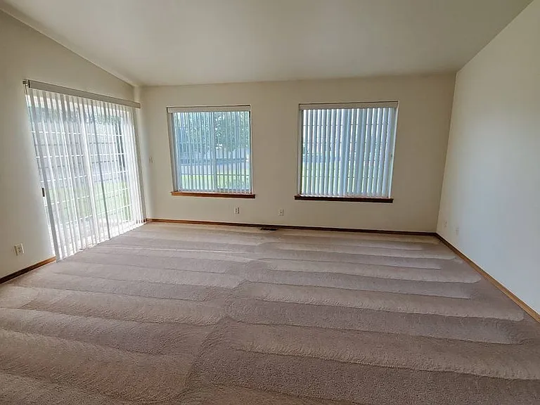 9506 Goodrich Rd SE — Photo 5