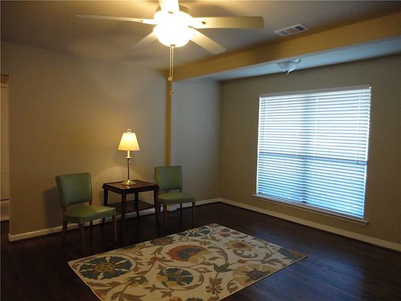 2nd image of 805 Armstrong Dr