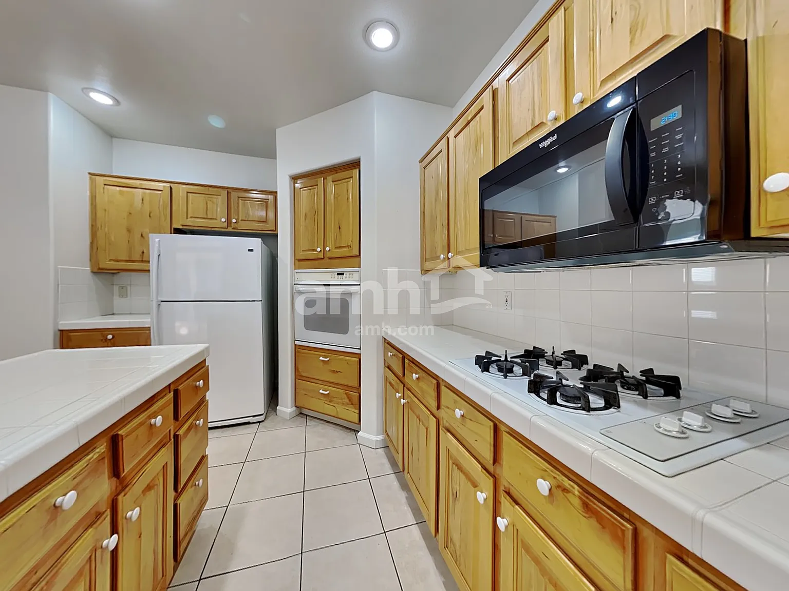 3 bed, 2.0 bath, 1672 sqft, $2,310 — Photo 3