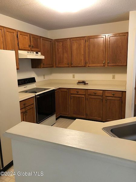 2nd image of 13 Fairwood Drive