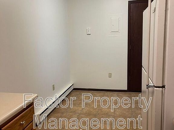 3rd image of 418 Allan Ave APT 2
