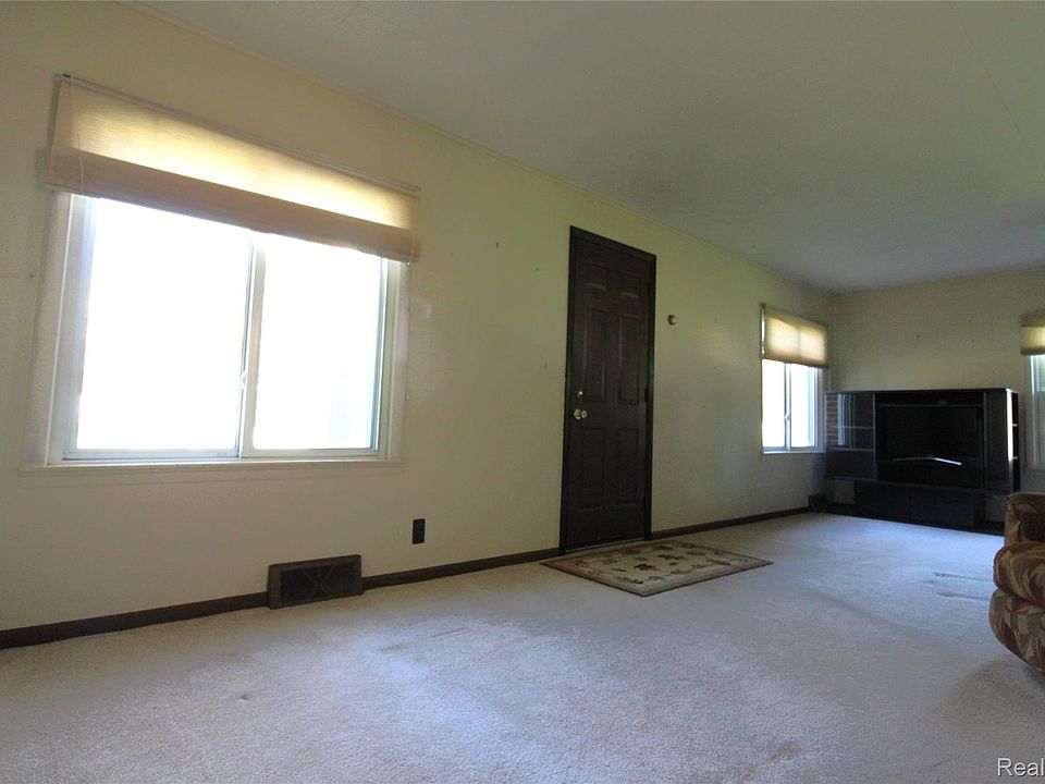 2170 Vermont Ave, photo 5