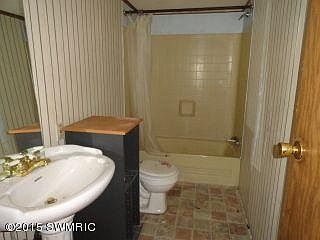 3rd image of 10567 S Spruce Ave
