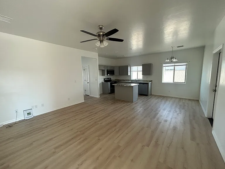 4065 N Arizona St — Photo 8